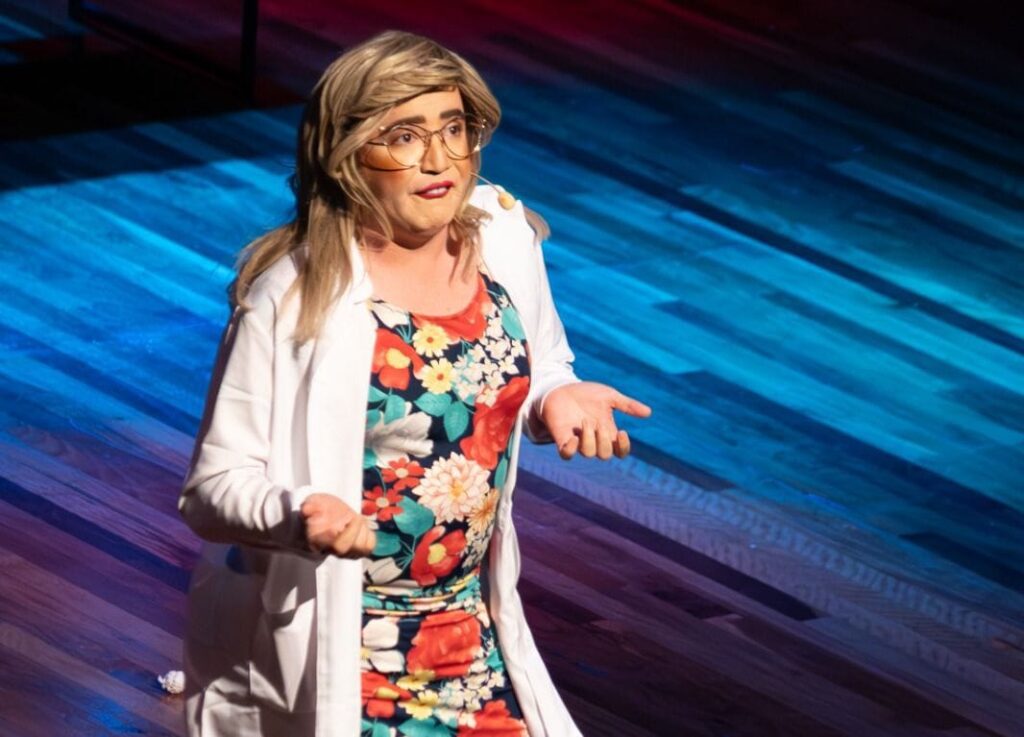 Eduardo Butakka retorna aos palcos com espetáculo “Professora não é palhaça” no Cine Teatro Cuiabá