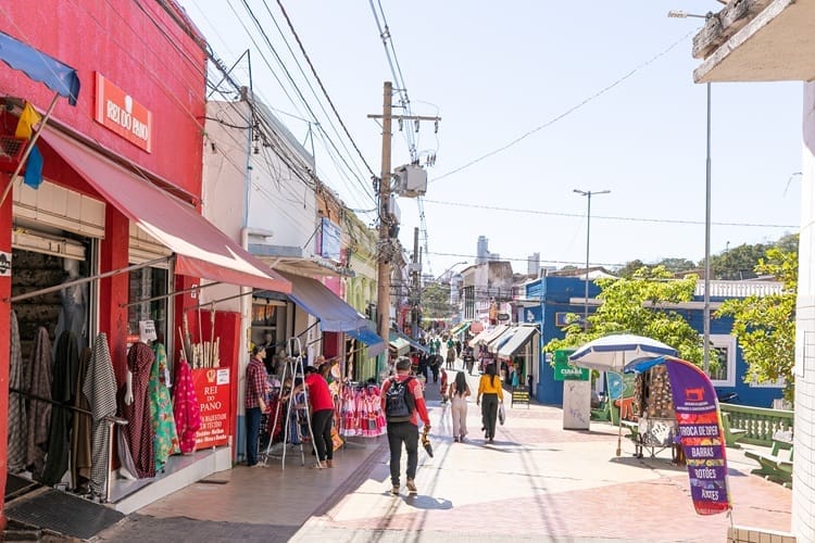 Em ritmo de crescimento, intenção de consumo das famílias sobe 1,3% em setembro