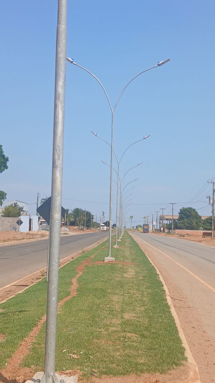 Itanhangá-MT: Prefeitura Municipal Investe em Iluminação Pública com Instalação de Postes e Luminárias de LED na MT-242