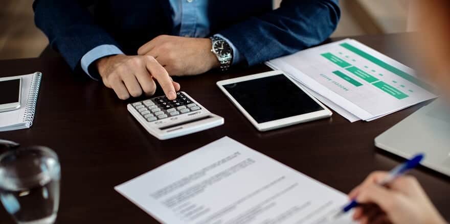 Justiça de MT determina que banco restitua consumidores por venda casada e tarifas
