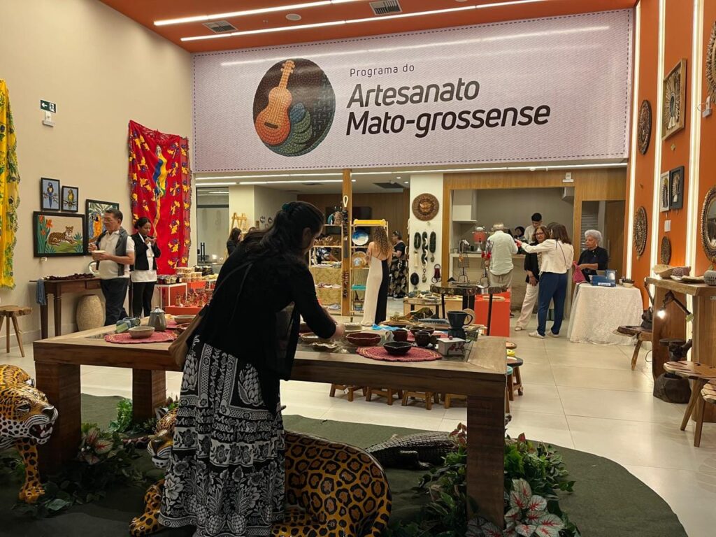 Loja do Artesanato de MT movimenta R$ 80 mil e fortalece renda de 52 artesãos locais