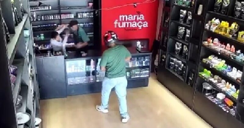 Menor que agrediu gestante em assalto a tabacaria presta depoimento e é liberado