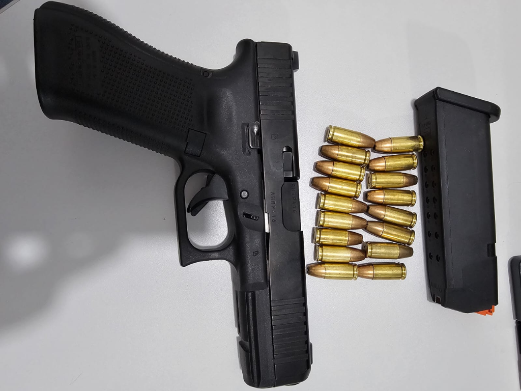 Motorista é preso após furtar pistola de policial que sofreu acidente em Várzea Grande