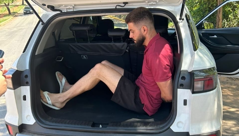 PC prende empresário flagrado em vídeo agredindo ex-mulher com chutes e pedra em via pública