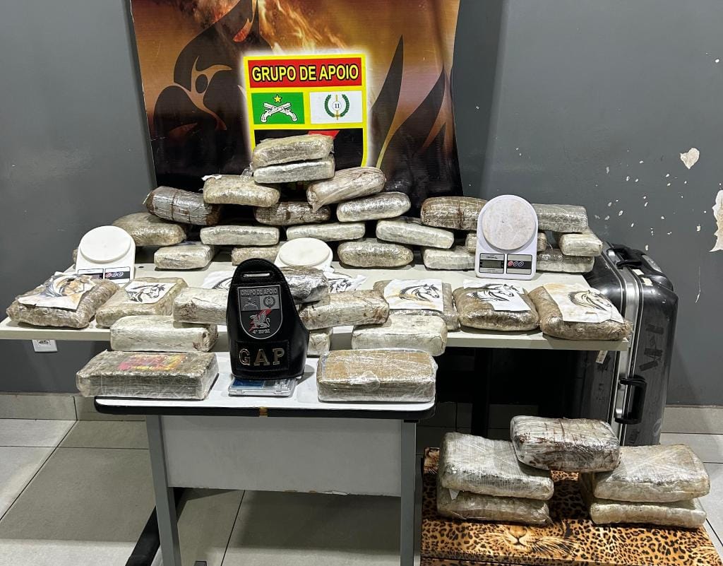 PM preende 41 tabletes de supermaconha e prende três homens por tráfico