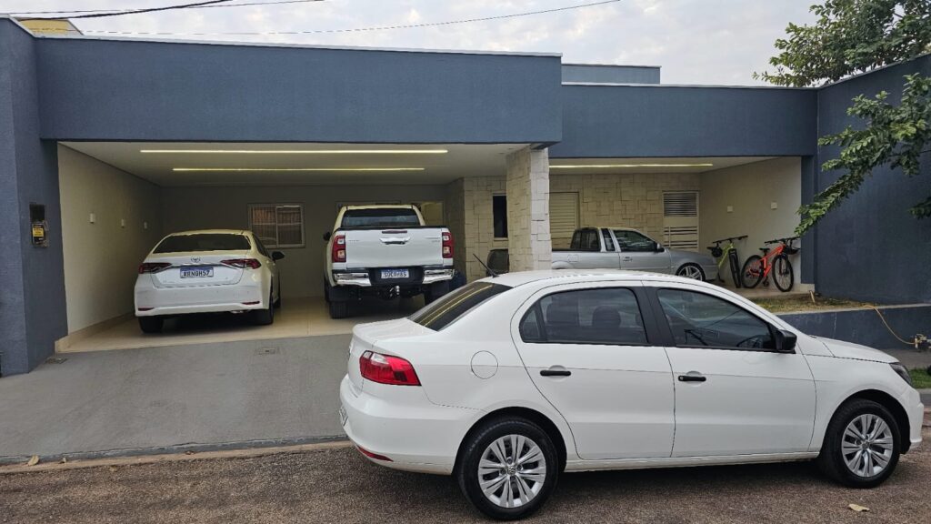 Polícia Civil apreende carros de luxo, bolsas Gucci e joias em operação contra facção em Cuiabá