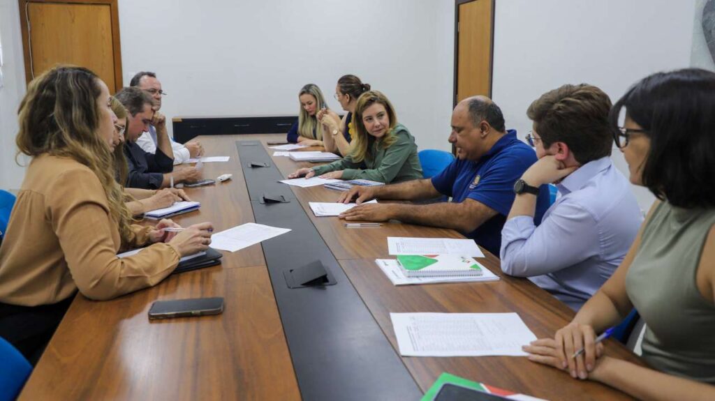 Prefeita e vice reúnem com Administração para discutir enquadramento de servidores