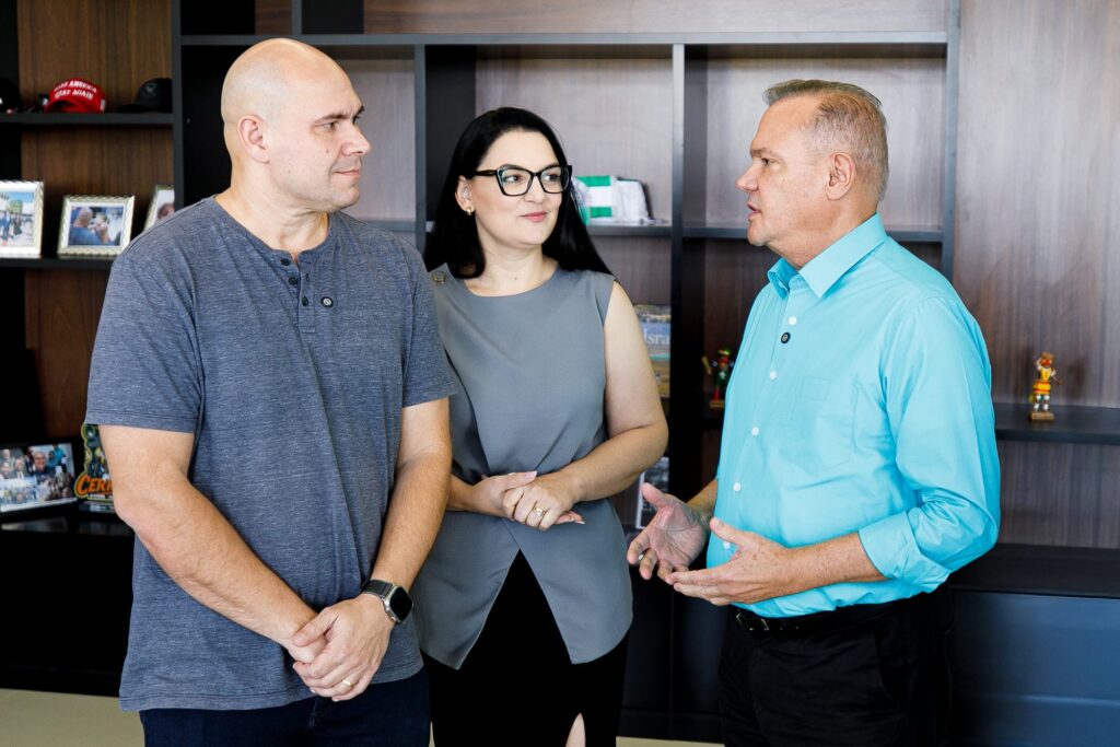 Prefeito e senador Wellington anunciam R$ 6 milhões para projetos em Cuiabá