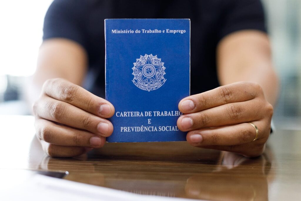 Sine oferece quase mil vagas de emprego com salários de até R$ 7 mil na capital; confira