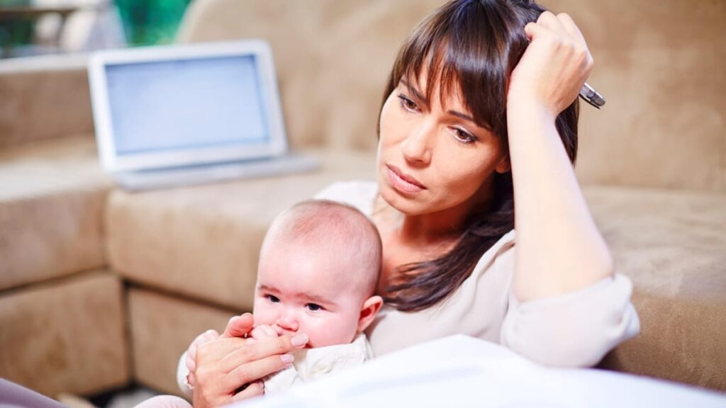Unimed Cuiabá alerta para o burnout materno que atinge 9 em cada 10 mães no Brasil