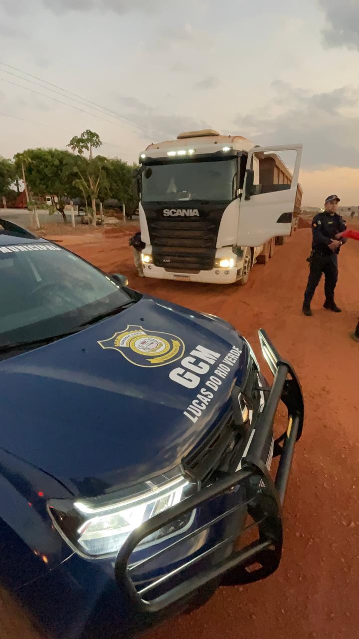 Carreta com registro de furtado é recuperado em ação conjunta da GCM e PRF em Lucas do Rio Verde