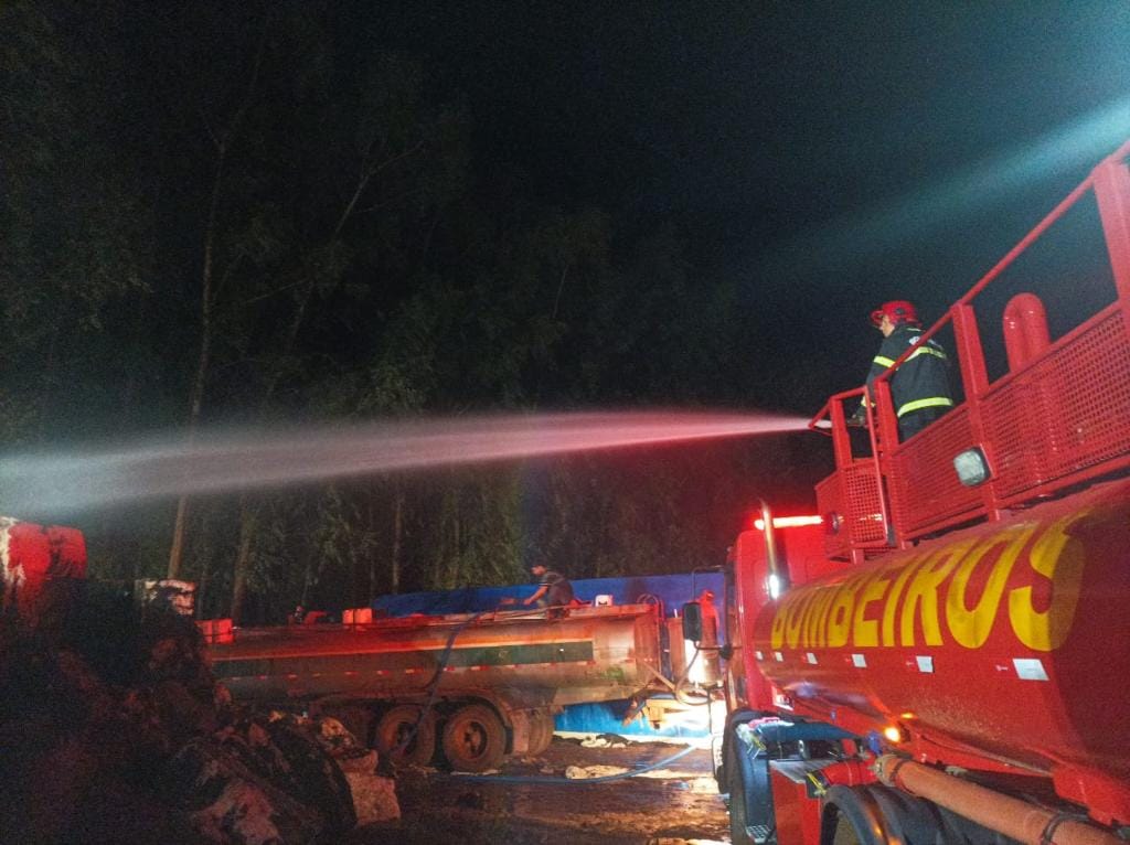 Ação do Corpo de Bombeiros salva 4 mil fardos de algodão em fazenda em Mato Grosso