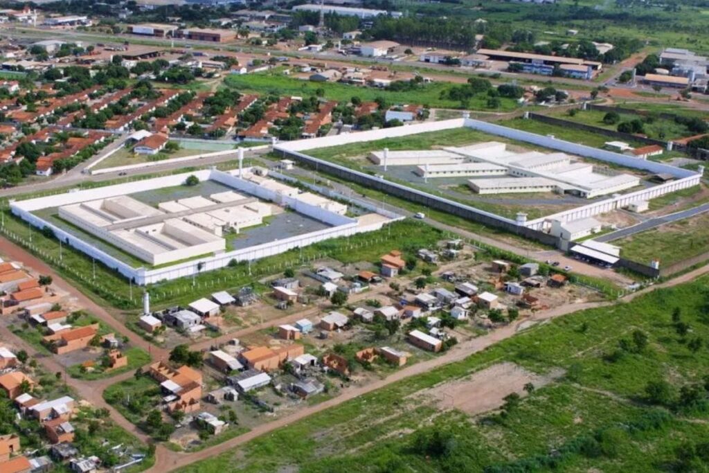 Advogada é presa ao ser flagrada tentando entrar com bebida alcoólica na PCE em Cuiabá