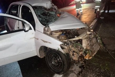 Colisão entre carro e caminhão deixa um morto e outro ferido na rodovia 364
