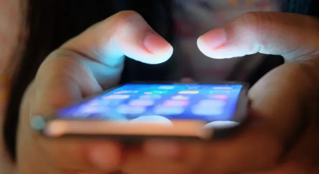 Consumidora será indenizada após instituição financeira bloquear conta sem aviso