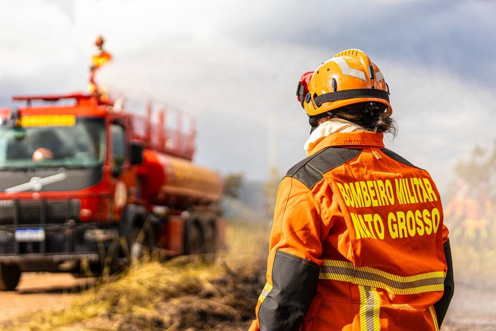 Corpo de Bombeiros combate 11 incêndios florestais neste sábado em Mato Grosso