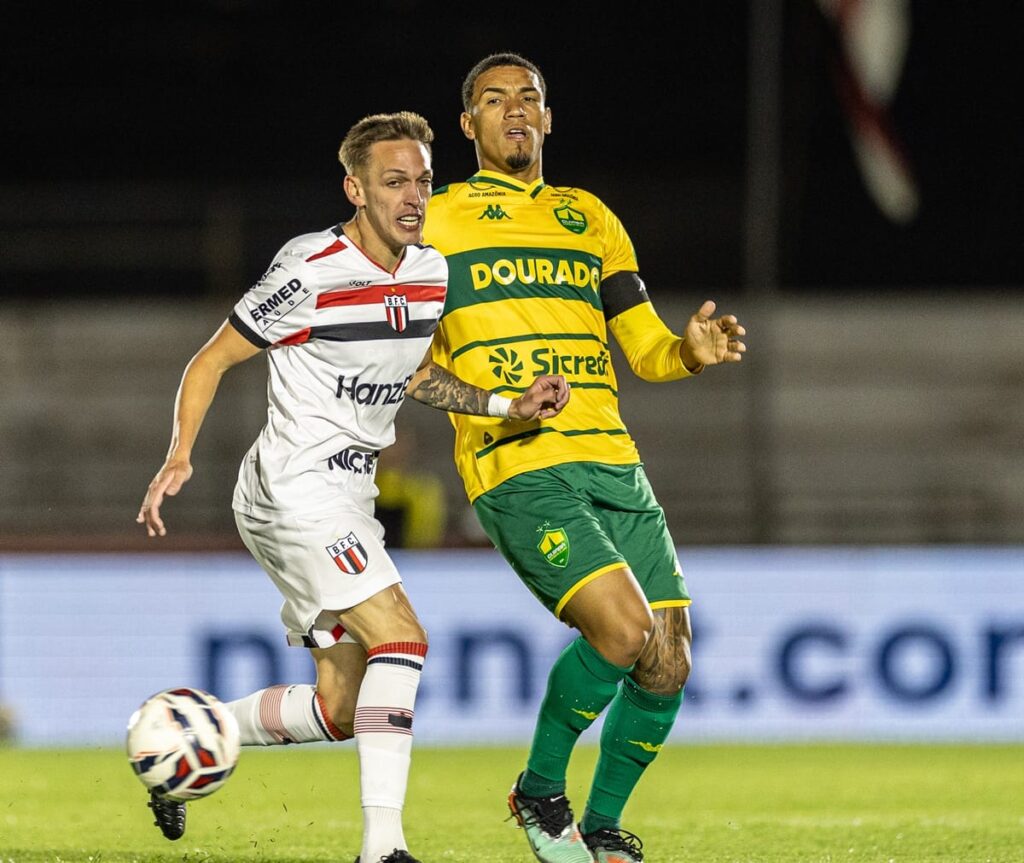 Cuiabá leva gol nos acréscimos e empata em 2 a 2 com o Botafogo-SP pela Série B