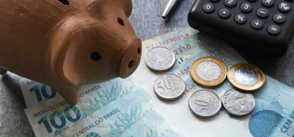 Esforço para controlar gastos faz cair endividamento das famílias em Cuiabá, afirma pesquisa