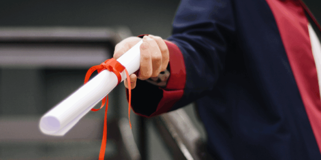 Faculdade em Mato Grosso é condenada por demorar 18 meses para entregar diploma