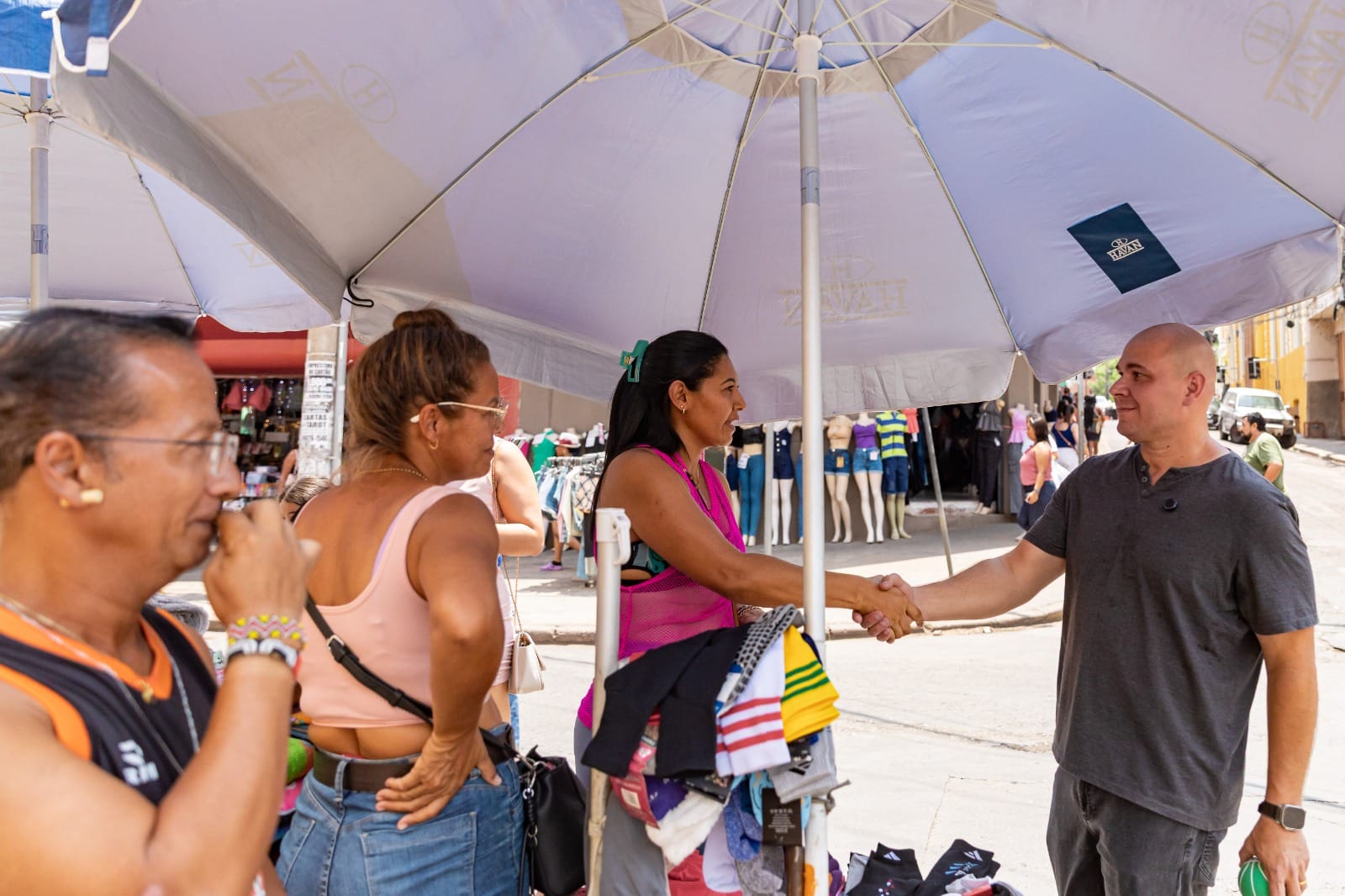 Feira atrai público na 13 de Junho e prefeito estuda nova edição em outro ponto do Centro