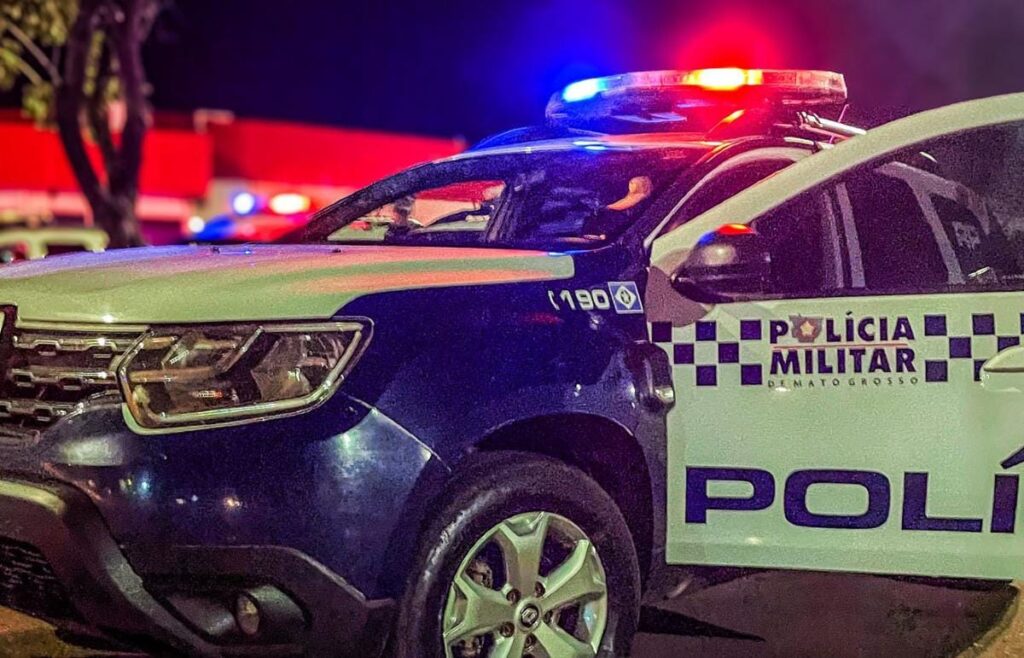 Homem colide carro de propósito em outro veículo e é morto a facadas pelo cunhado após perseguição