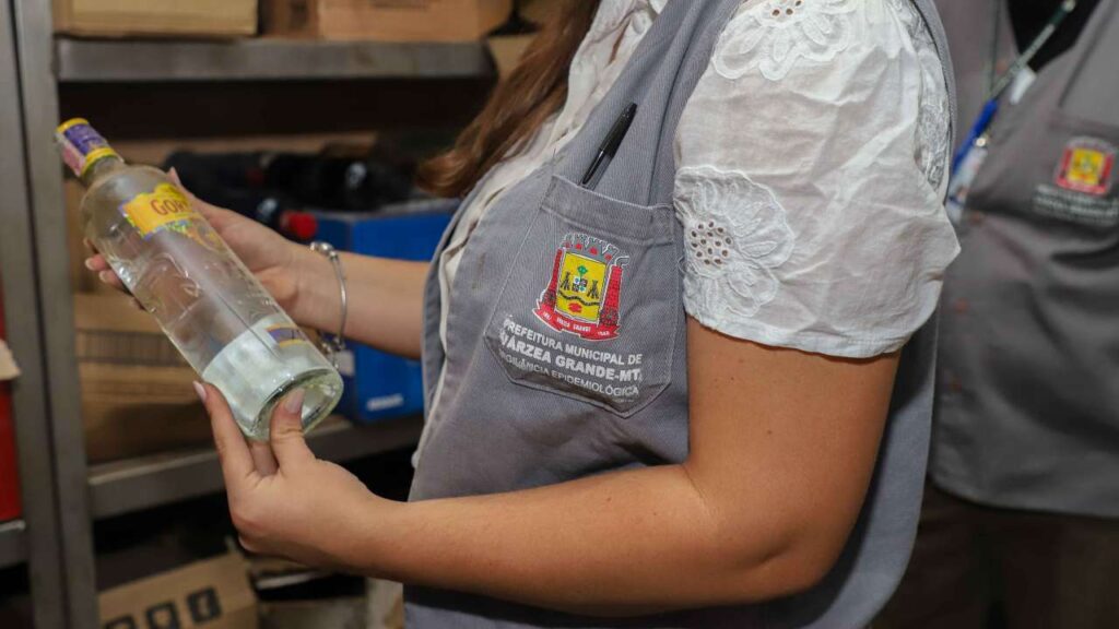 Intoxicação por metanol será tratada como crime e Várzea Grande intensifica fiscalização