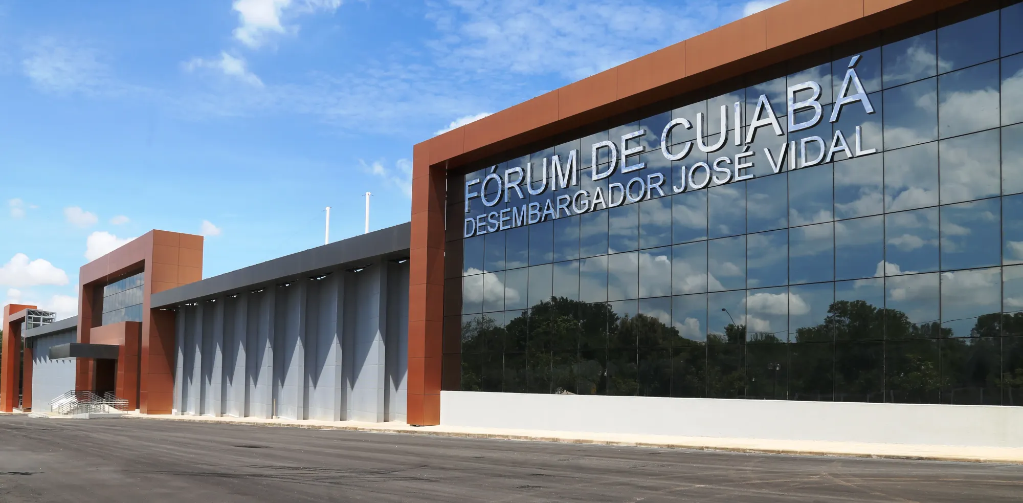Justiça nega extinguir ação contra advogado que não devolveu processo no Fórum de Cuiabá