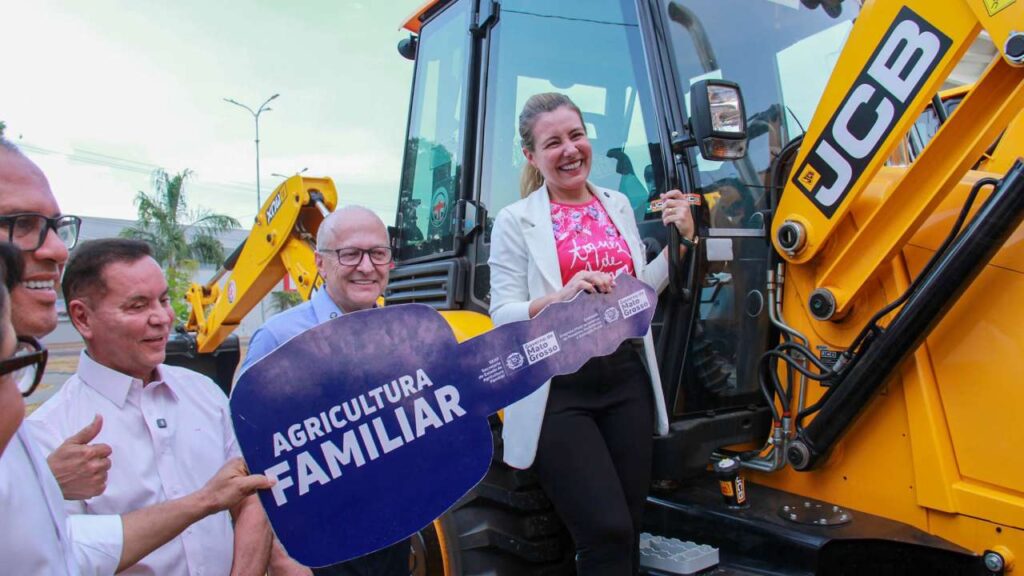 Maquinários vão reforçar frentes de trabalho da secretaria de Serviços Públicos