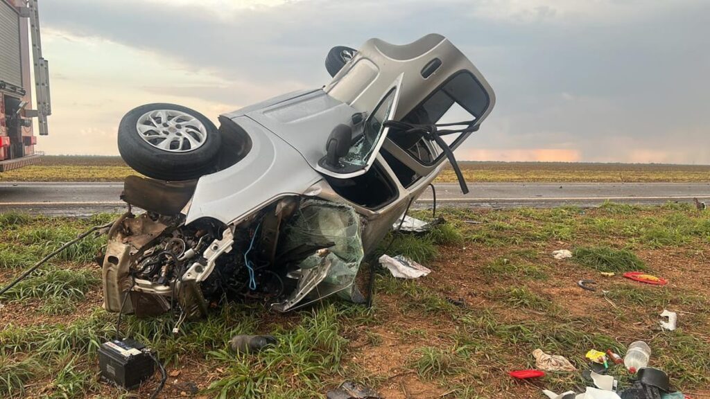 Motorista de 43 anos morre em colisão frontal entre Uno e Amarok em rodovia estadual