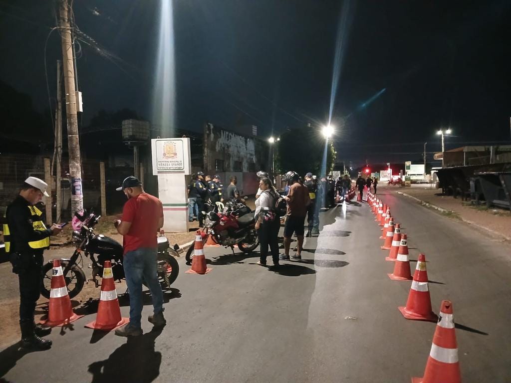 Operação flagra 21 condutores sem CNH e apreende moto com R$ 11,8 mil em débitos em VG