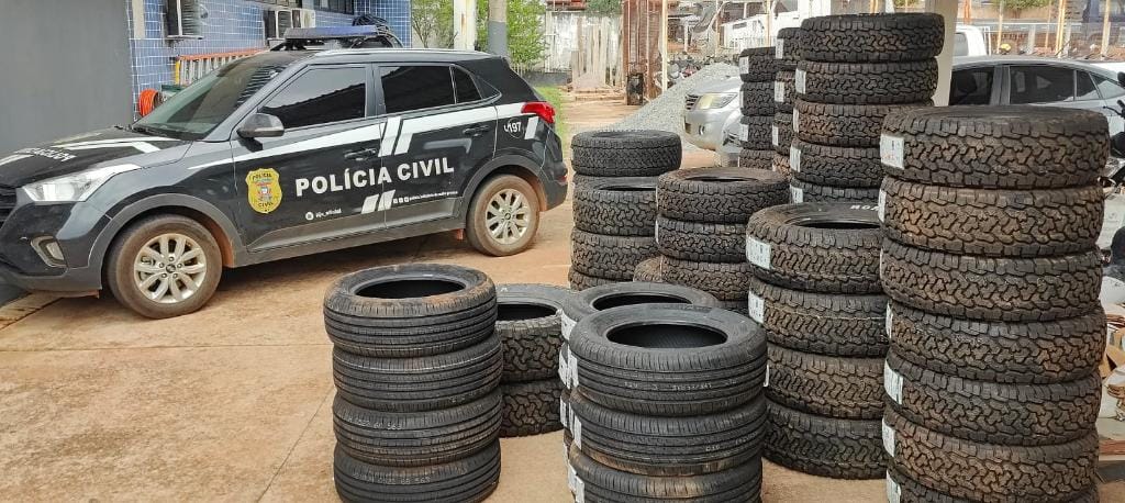 Polícia Civil prende duas pessoas e recupera 67 pneus furtados de empresa