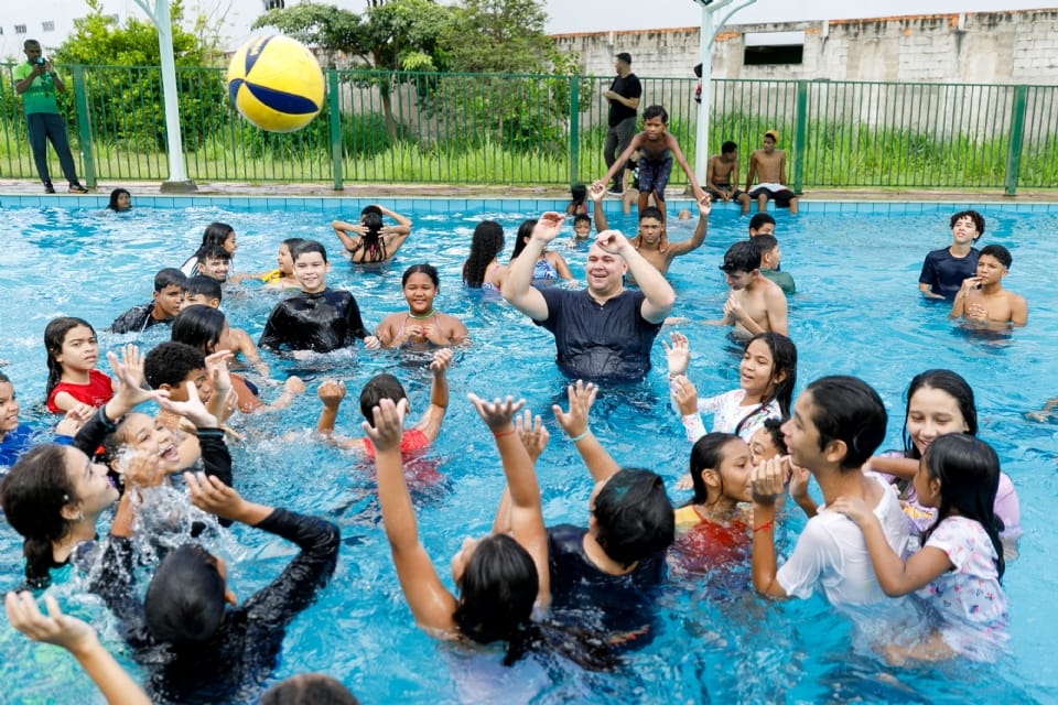 Prefeito Abilio estuda implantação de colônia de férias nas escolas da rede municipal de Cuiabá