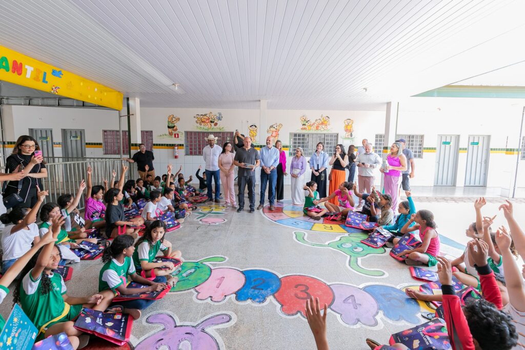 Prefeito anuncia adicional até R$ 200 para os profissionais da Educação de Cuiabá