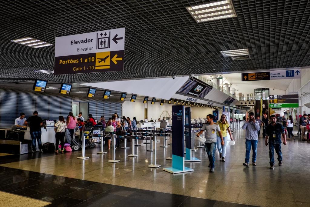 Procon apura legalidade de nova tarifa "Básica" cobrada por companhias aéreas em MT