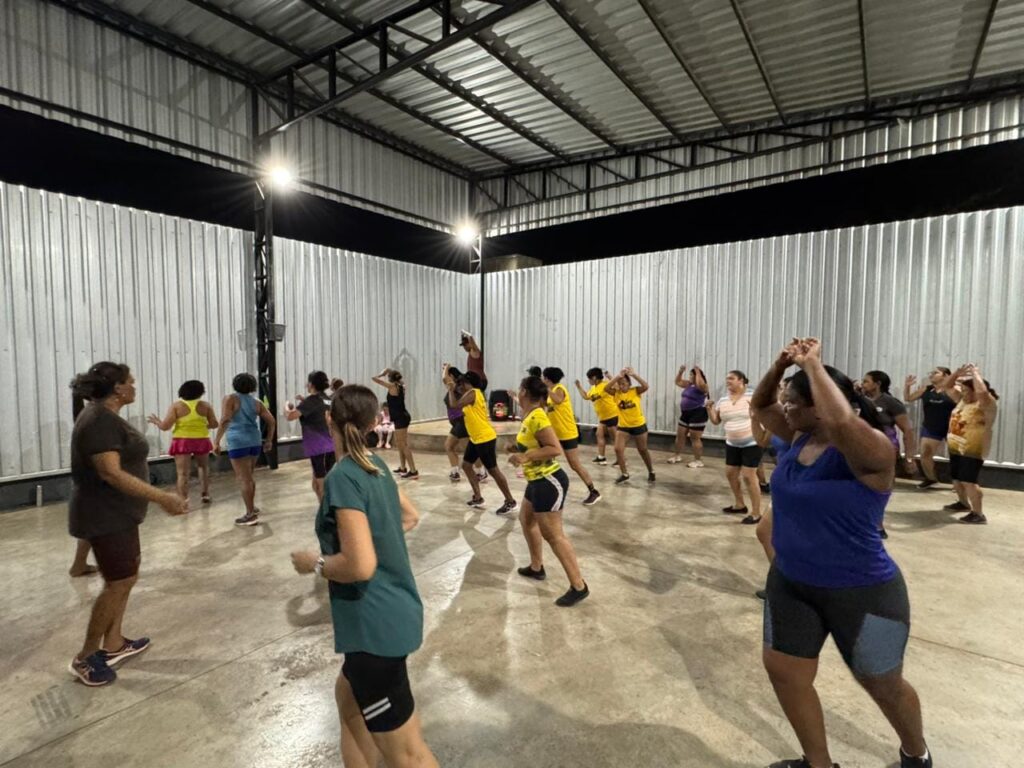 Projeto "Jovens em Ação" realiza aulas de judô, karatê, capoeira, balé e violão
