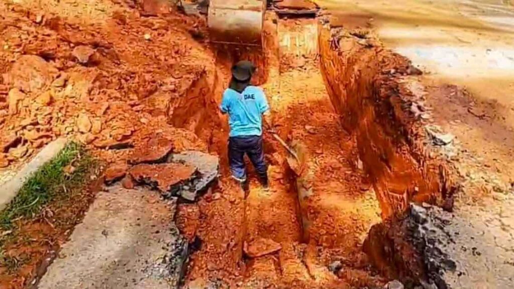 Rompimento em adutora deixa oito bairros de Várzea Grande sem abastecimento de água