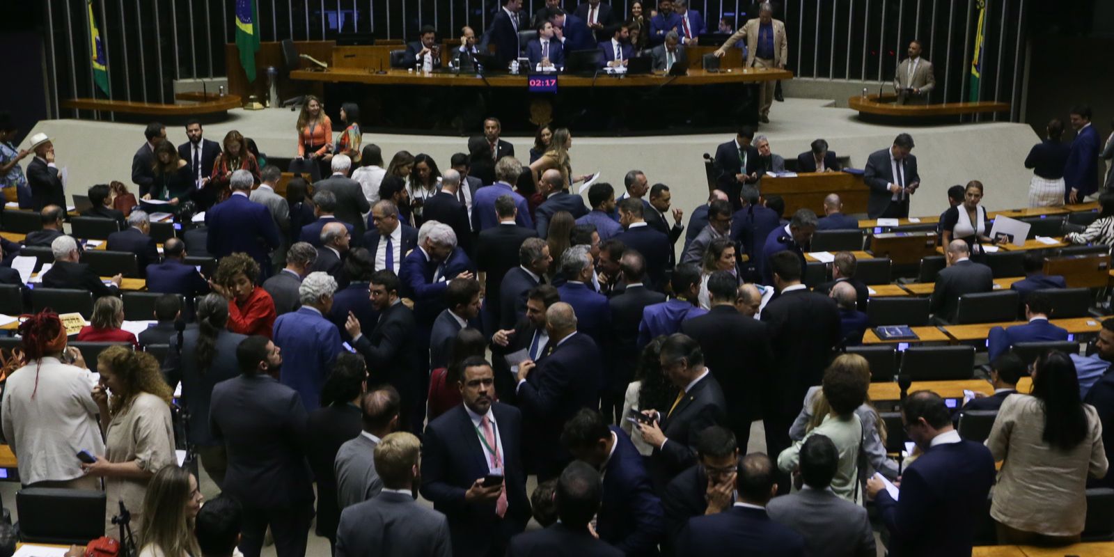 Câmara aprova isenção do IR para quem ganha até R$ 5 mil