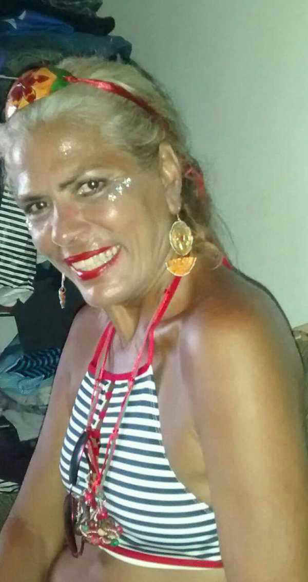 Ex-chacrete Lia Hollywood morre após ataque de pitbull do próprio filho no RJ
