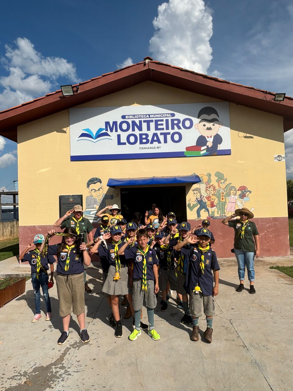 Itanhangá-MT: Biblioteca Municipal de Itanhangá recebe doação de 123 livros dos Escoteiros Ipê Amarelo