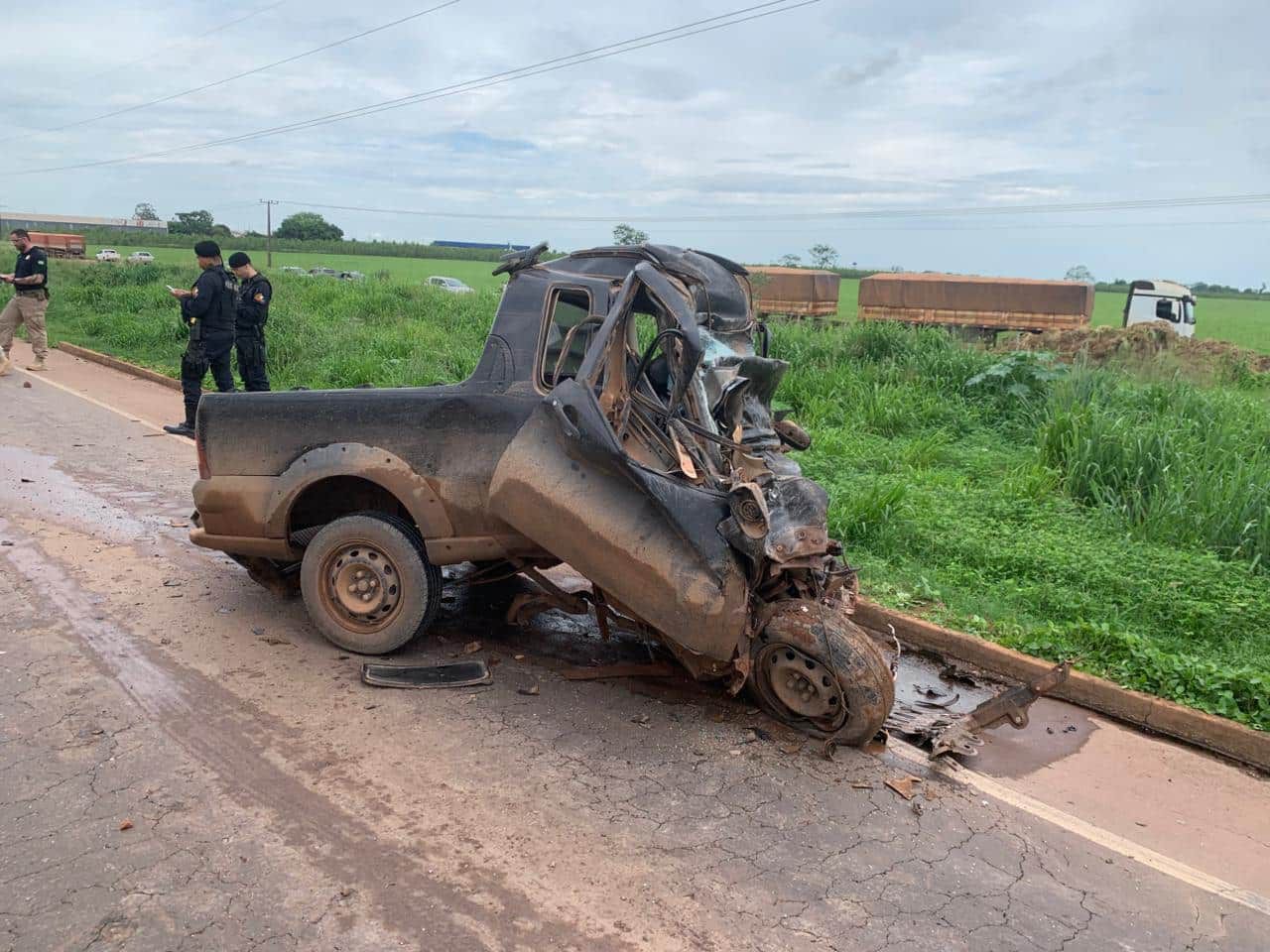 Acidente entre carreta e carro deixa um morto na BR-163 no Nortão
