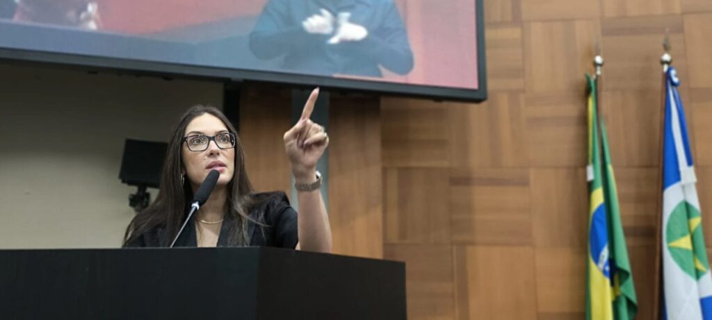 Deputada faz B.O após sofrer violência de gênero e ameças sexuas em grupo de WhatsApp