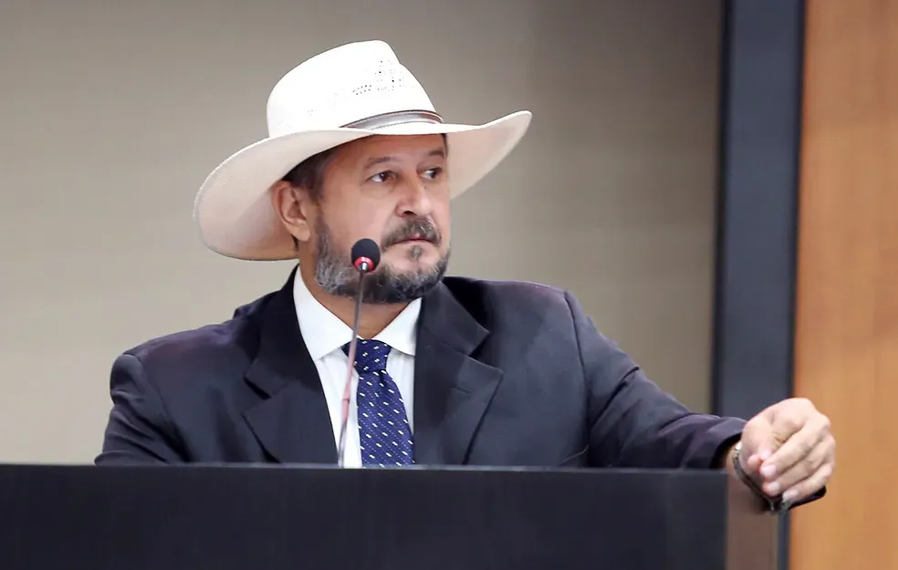 Deputado defende demissões de funcionários de esquerda e diz que não contrataria "inimigos"