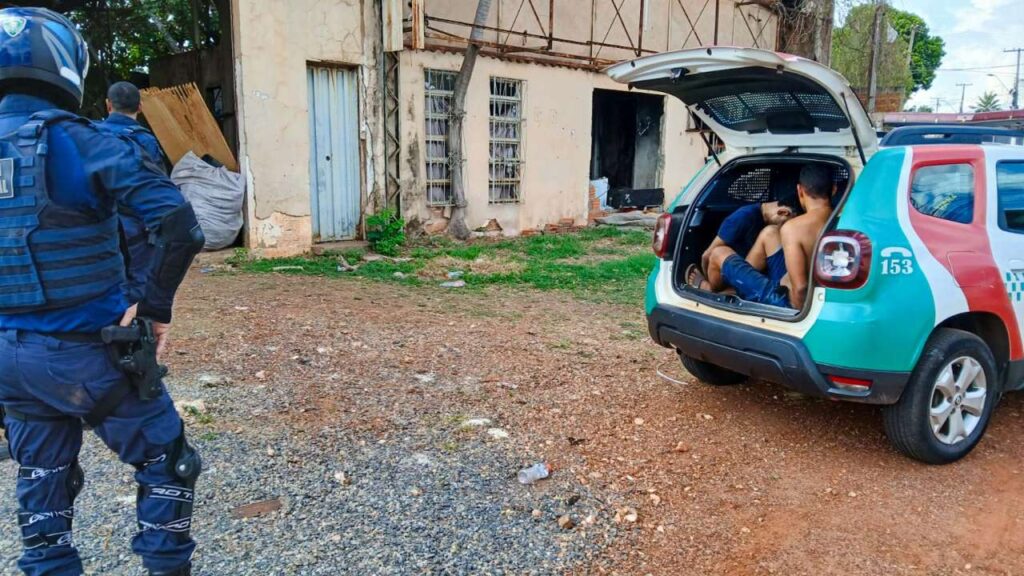 Dois homens são preso por tráfico de drogas na avenida Castelo Branco em VG