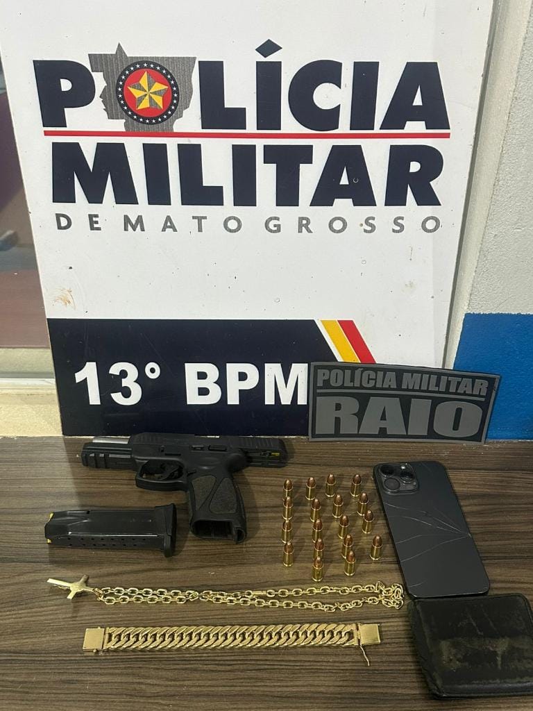 Homem é preso por posse ilegal de arma de fogo e mais de R$ 500 mil em folhas de cheques