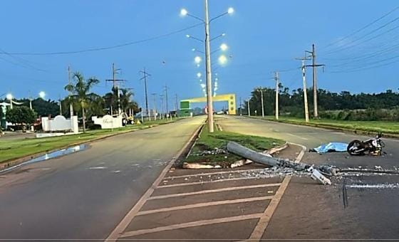 Homem perde controle de moto, bate em poste de energia e morre na rodovia MT-140