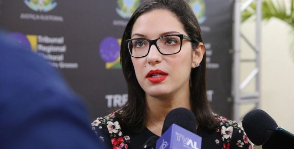 Janaina Riva entra na Justiça após ataques de cunho sexual de ex-servidor público