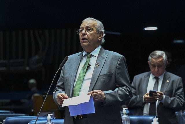 Jayme Campos contraria Governo e ajuda aprovar PL da regularização fundiária