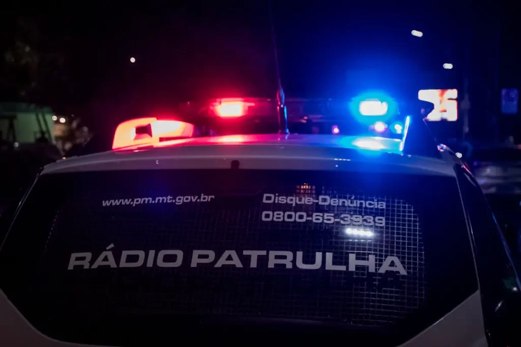 Mãe é detida após deixar três filhas sozinhas trancadas em quitinete em Cuiabá