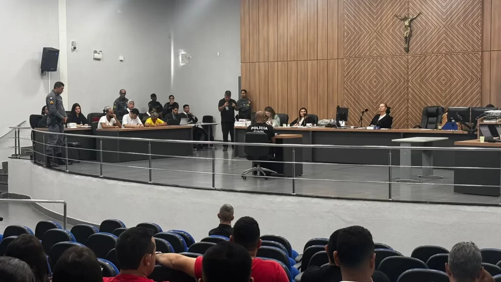 Mãe e filho enfrentam júri por execução de empresário e vendedor no Shopping Popular