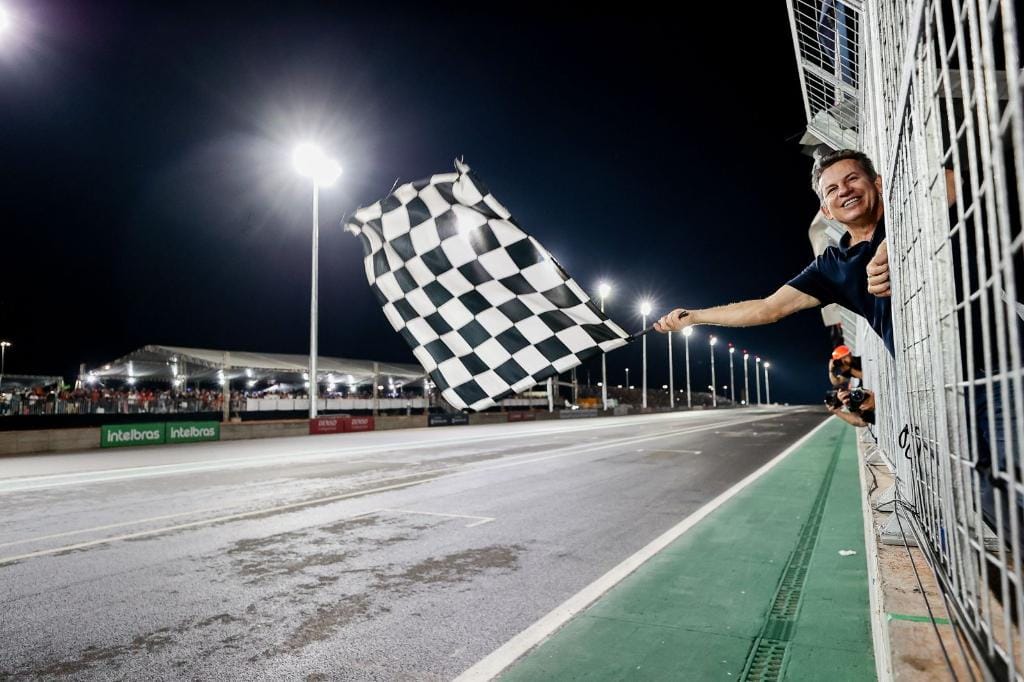 “Mato Grosso vai impressionar cada vez mais o Brasil”, afirma Mauro Mendes após Stock Car